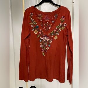 JW women’s medium long sleeve burnt orange embroidered tshirt